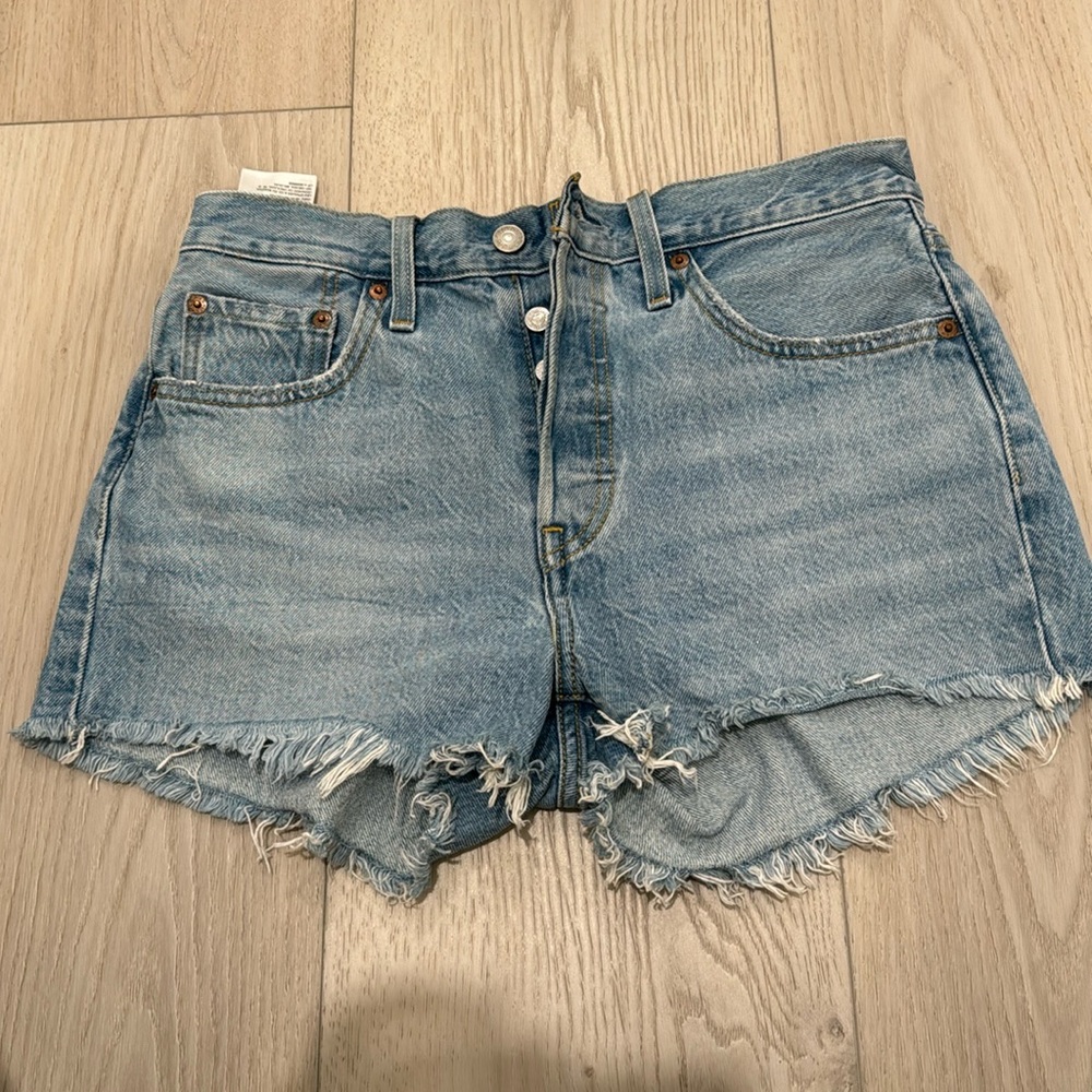 Levi’s high Waisted shorts - size W27